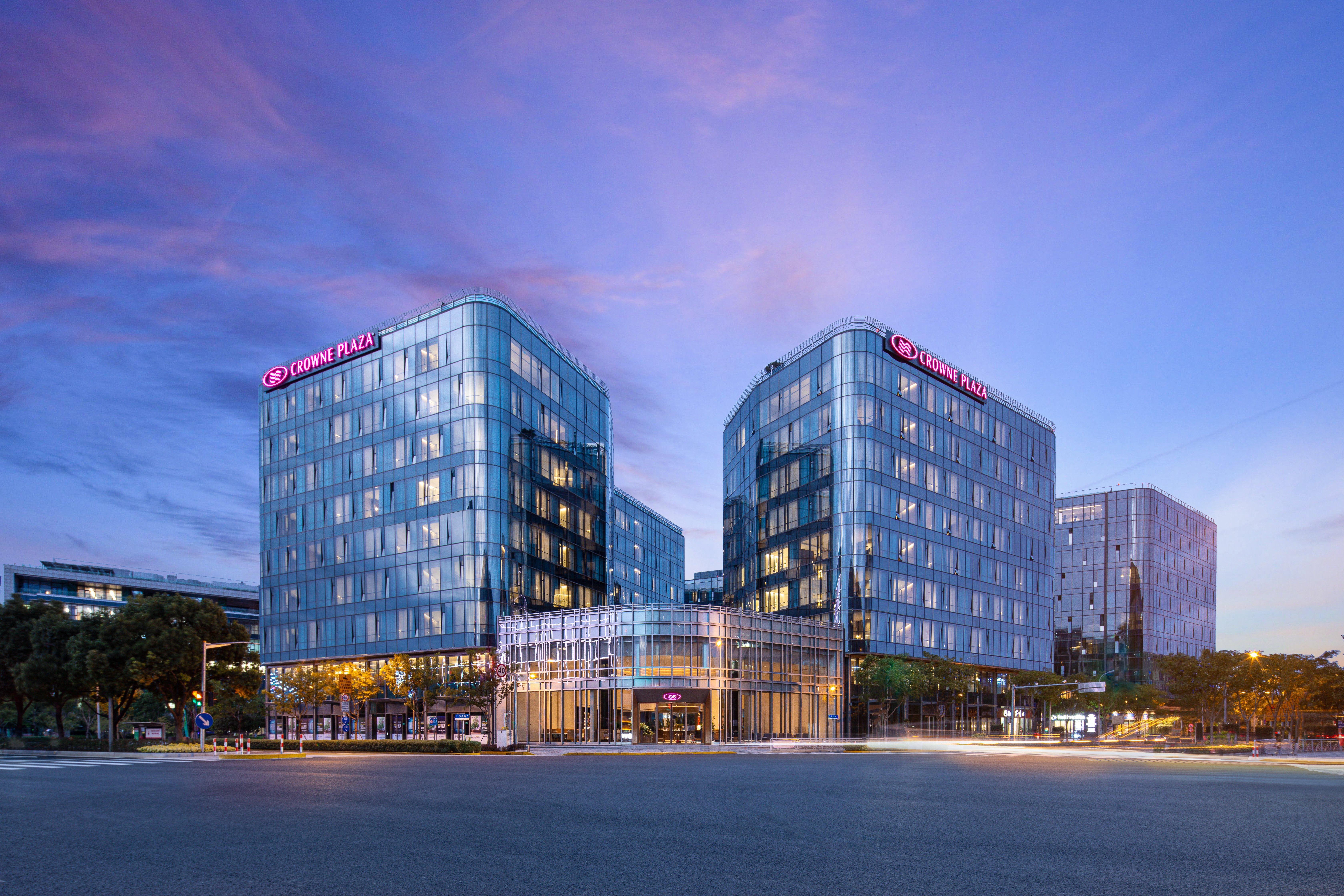 Crowne Plaza Shanghai Hongqiao By Ihg Hotel Exterior photo